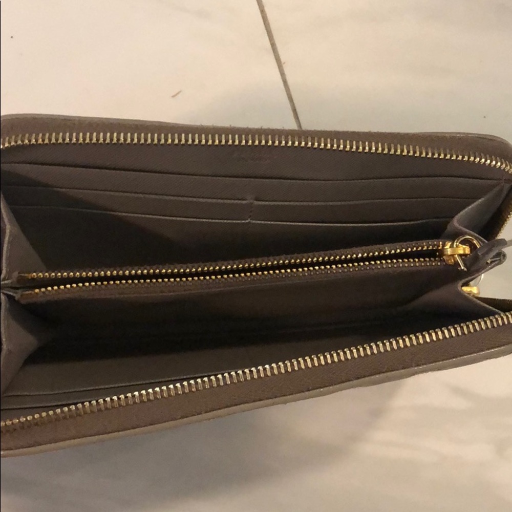 Prada wallet - Picture 3 of 4